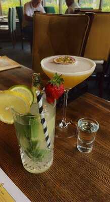 Honourable Pilot Cookhouse + Pub