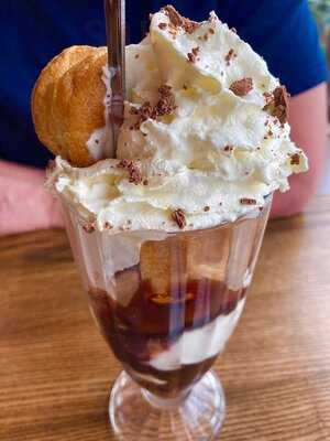 Honourable Pilot Cookhouse + Pub