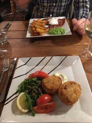 Kings Arms Hotel And Restaurant