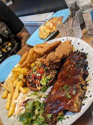 The Cove Bar & Lounge