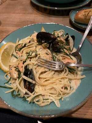 The Cove Bar & Lounge