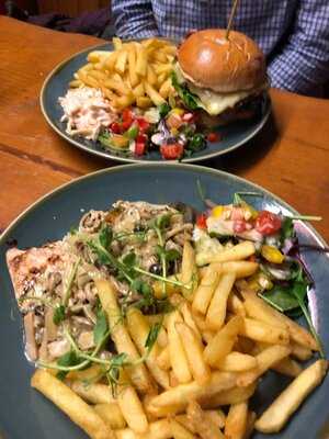 Ski-ing Doo Restaurant