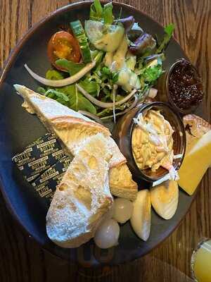 The Royal Castle Hotel (bar & Restuarant)