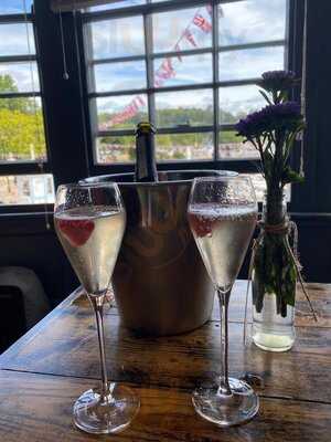 The Royal Castle Hotel (bar & Restuarant)