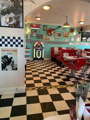 Holly's Diner & Crouch Motel