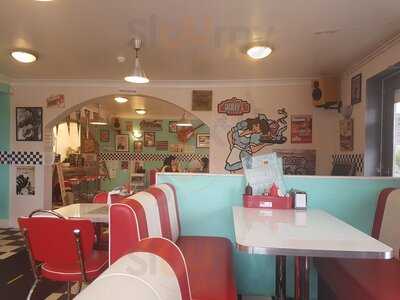 Holly's Diner & Crouch Motel