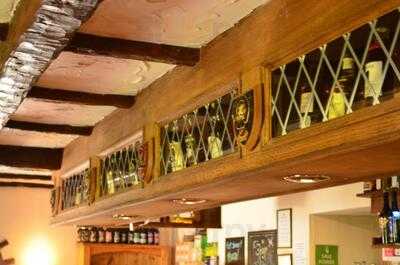 Ghillies Cellar Bar & Bistro