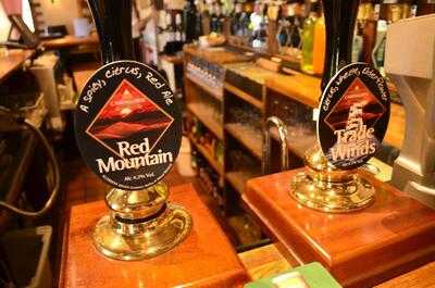 Ghillies Cellar Bar & Bistro