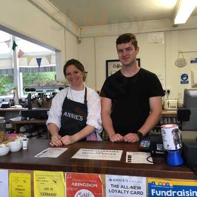 Annie's At The Boathouse