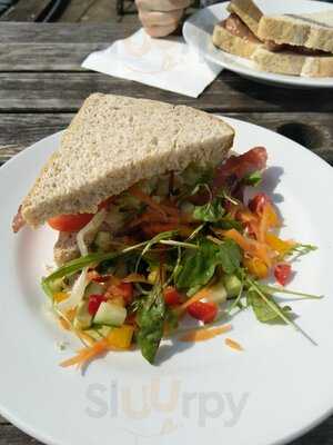 Annie's At The Boathouse