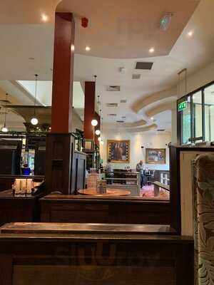 The Albany Palace - Wetherspoon