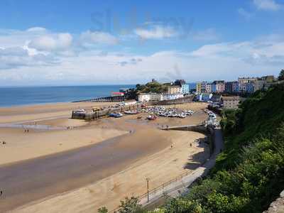 Domino's Pizza - Tenby