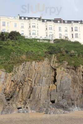 Clarence House Hotel Bar & Restaurant