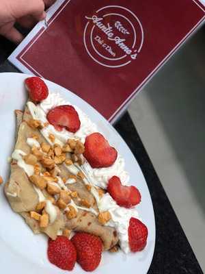 Auntie Anne's Deli Diner