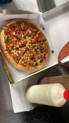 Chicken And Pizza Hutt