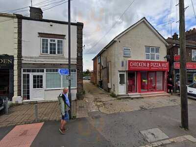 Chicken And Pizza Hutt