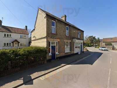 Yellow Butterfly Cakes & Sugarcraft