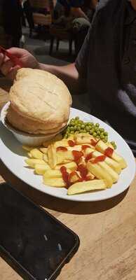 Breaker's Bar & Restaurant