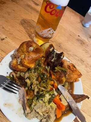 Breaker's Bar & Restaurant