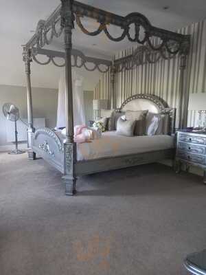 The Rayleigh Club And Golf Resort