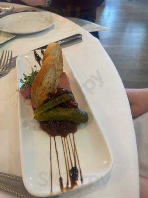 The Rayleigh Club And Golf Resort