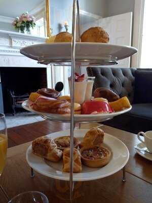 The Cedar Tree At Glewstone Court