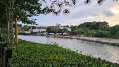 Medina Quay Beefeater