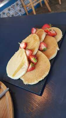 Artisan Cafe & Wine Bar