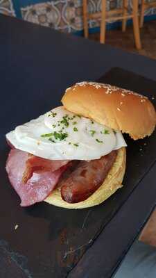 Artisan Cafe & Wine Bar