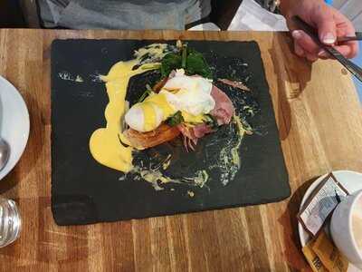 Artisan Cafe & Wine Bar