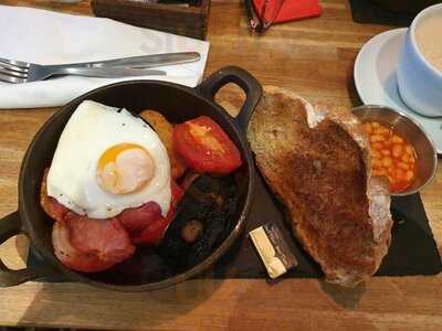 Artisan Cafe & Wine Bar