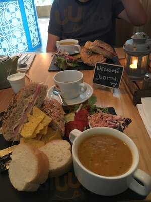 Artisan Cafe & Wine Bar