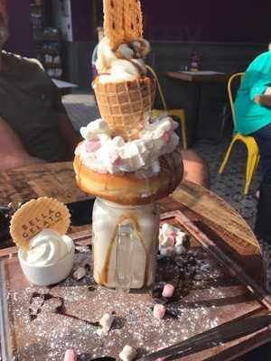 Bella Cafe Bar & Gelato