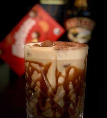 Elsie May's Electric Lounge: Cafe & Bakery