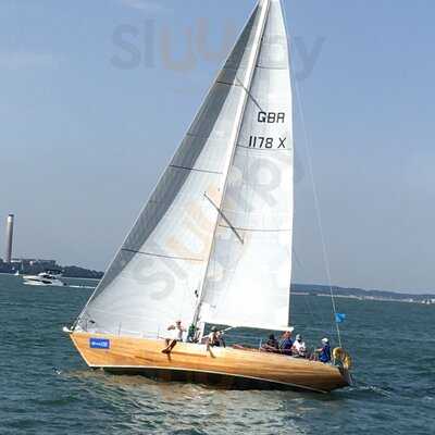 Gigi Bakery Tea Room & Seafood Restaurant