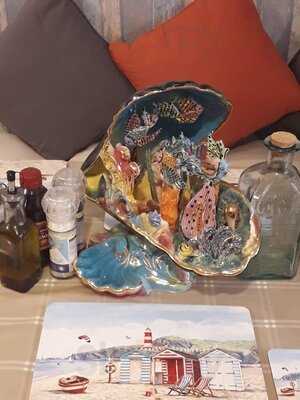 Gigi Bakery Tea Room & Seafood Restaurant