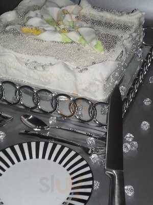 Gigi Bakery Tea Room & Seafood Restaurant