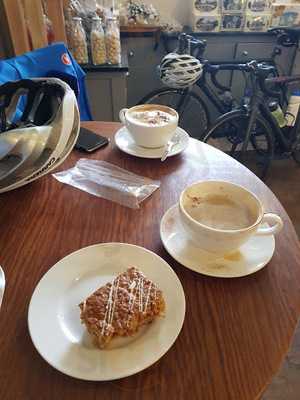 H's Wine Bar & Restaurant Cafe