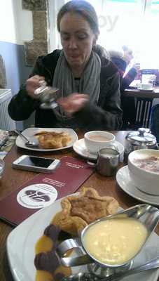 H's Wine Bar & Restaurant Cafe