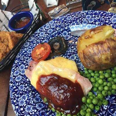 The Leading Light - J D Wetherspoon