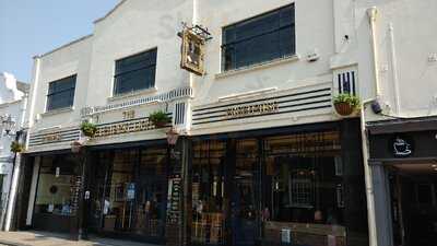 The Leading Light - J D Wetherspoon