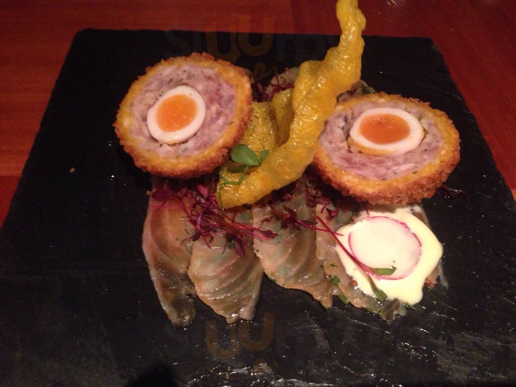 Oak Hall & Cocktail Bar