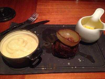 Oak Hall & Cocktail Bar