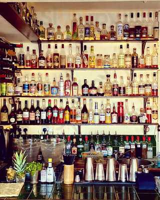 Oak Hall & Cocktail Bar