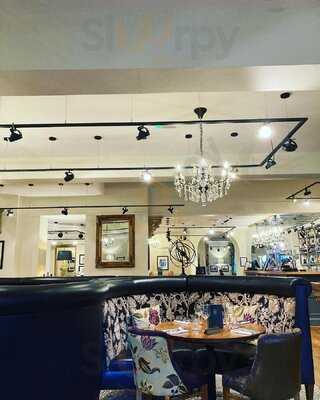 The King's Arms And Royal Hotel