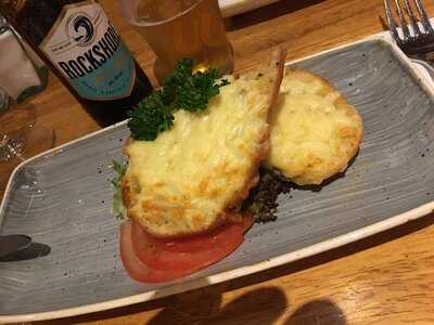 The Elk Bistro & Wine Bar