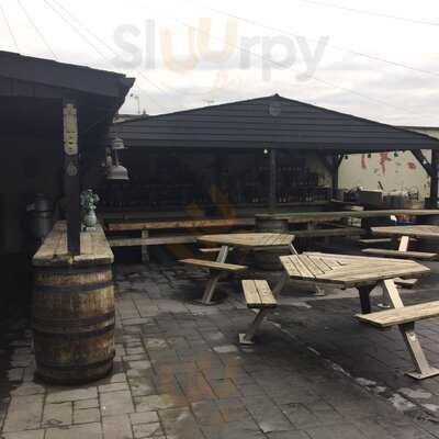 Groucho's On The Square