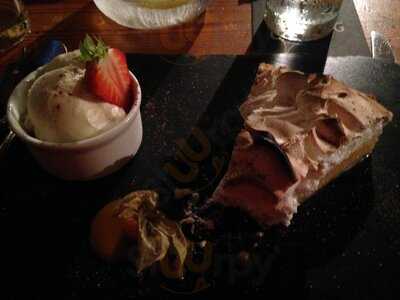 Groucho's On The Square