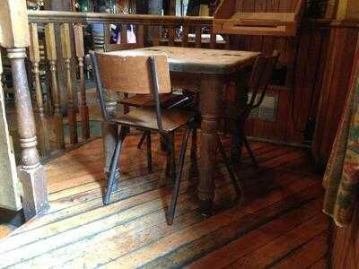 Groucho's On The Square