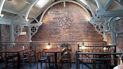 Riverhill Courtyard Restaurant & Bar